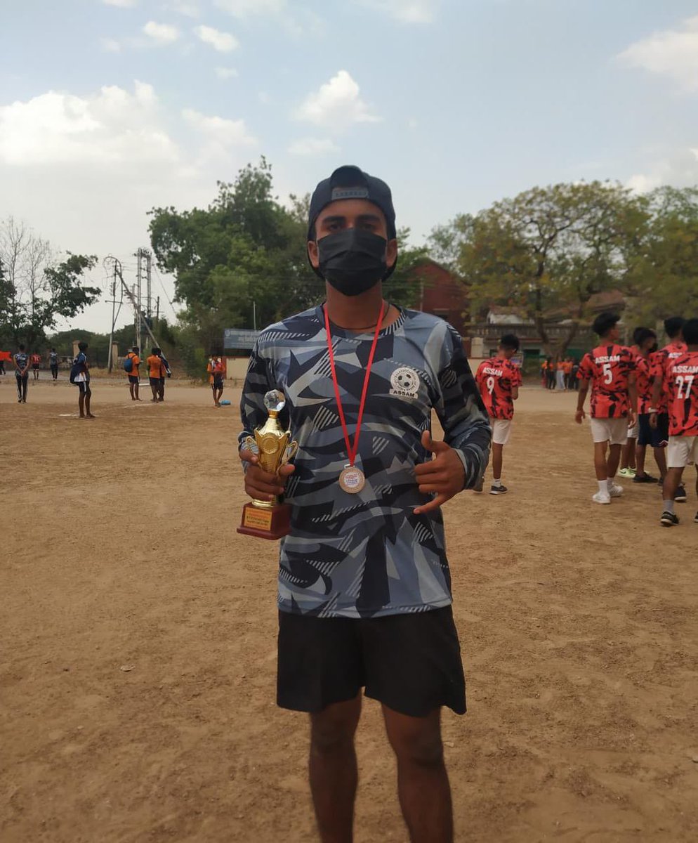 arghya_speaks's tweet photo. Sunday Story- 

We found out a young talented GK from Assam months back; sent him to #Minerva ; when the boy came back home he was unable to book tickets cause of financial issues- @THE_RanjitBajaj not only booked his tickets (1/2) https://t.co/IyrlkUp0KG