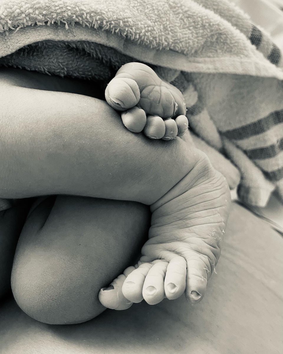 Delighted to welcome the latest member of the #lofc family as my amazing wife <a href="/zoebeccybeany/">Zoe Levy</a> gave birth to a baby girl last Monday! 

Up the O's 💖