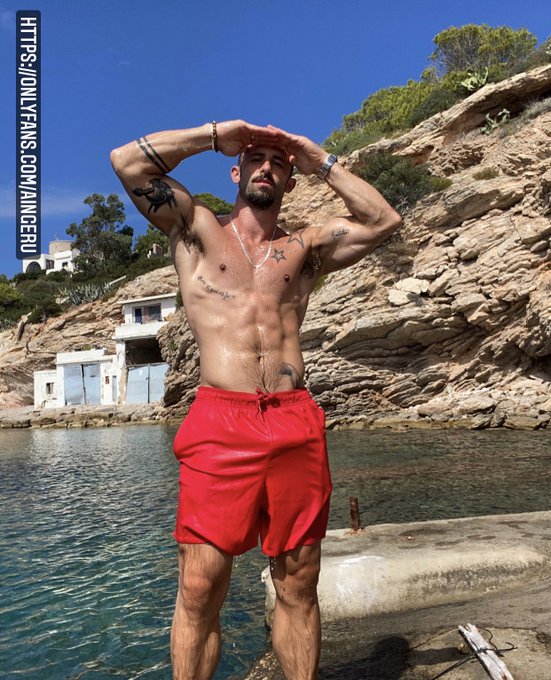 1 pic. Ibiza ☀️?✌?

https://t.co/VVAFgIJlWZ https://t.co/ZRwaw7mrVM