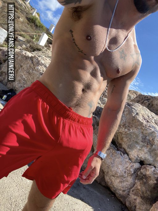 2 pic. Ibiza ☀️?✌?

https://t.co/VVAFgIJlWZ https://t.co/ZRwaw7mrVM