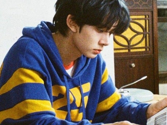milnyuniverse's tweet photo. Pahimakas
— heesun au

They just want to be happy forever, settle in life and reach their dreams together. But seems like the world is against them, one needs to say goodbye while the other one needs to continue his life like what he promised to his lover https://t.co/hrU6uLAobm