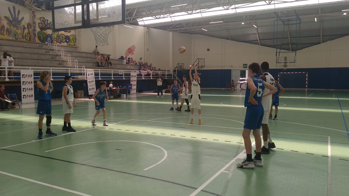 Basketbasko's tweet photo. #EUSKNAF21 #miniGasteiz
#Mutilak
🏆 Finala
@Basketaraba 1️⃣8️⃣
@fgbaloncesto 0️⃣4️⃣
⏳ Lehen laurdenaren amaiera https://t.co/K26jREfHo5