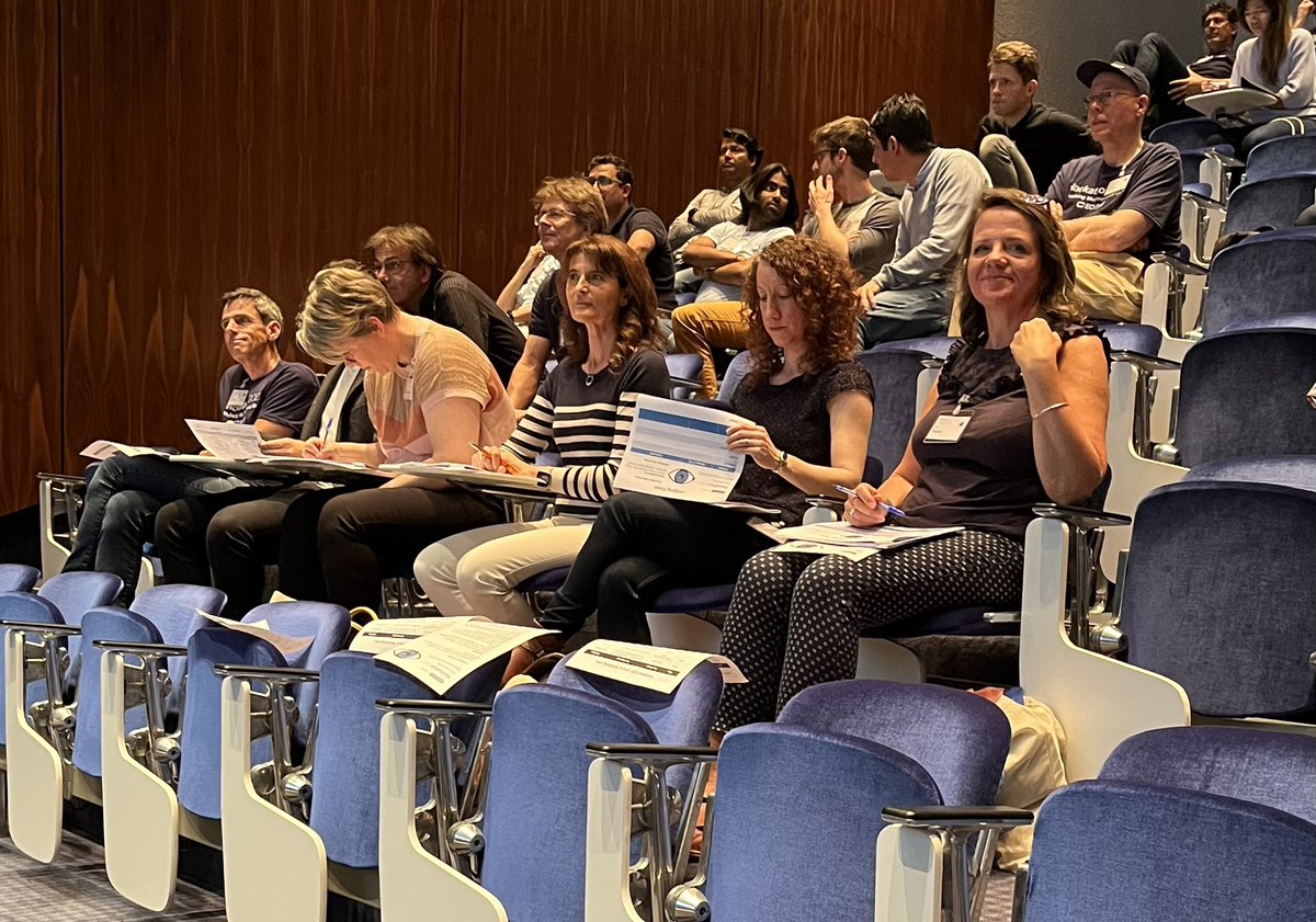 EsperanzaCuart1's tweet image. See the judges focused on the #Datavisualization presentations just happening now at #VisMetHack #hackathon @ECMWF 

@FlorenceRabier @DrLizBentley @ScottDuncanWX @elinbjon @rachelbdesign 

Still on, join us: ecmwfevents.com/i/c7938e89-f97…