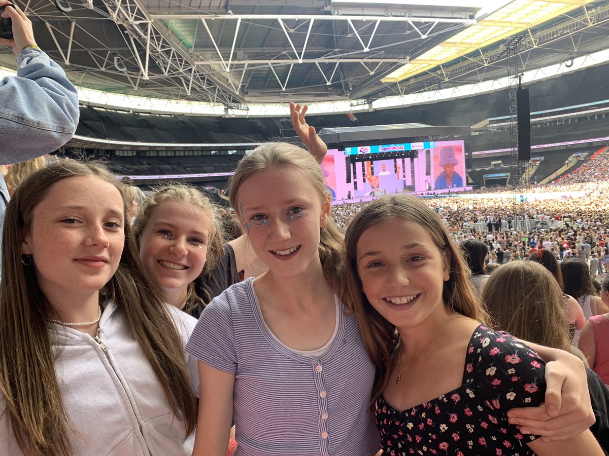 taramacdowel's tweet photo. #capitalSTB get these girls on the big screen - they are having a BALL!!! https://t.co/Z87hXKSgxA