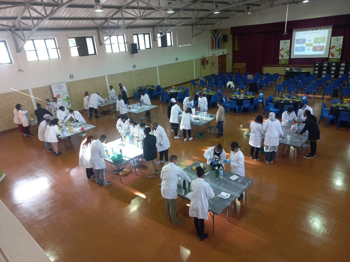 thabangjel's tweet photo. Wonderful teachers workshop we had yesterday at Atlantis for the grade 4 to 7 teachers from different schools 🏫. Planting chemistry experiments 🔬 or science 🧪 from ground root level. Grooming future scientists 👨‍🔬. #scientist #Chemistry #loveofscience https://t.co/QOKY8aj2k1