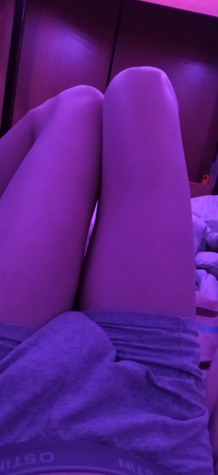 Bulge?
#Femboy #LGBTQ #Porn #Cute #Horny #Lewd #Hot #Thighs #Legs https://t.co/oxmYhtudC6