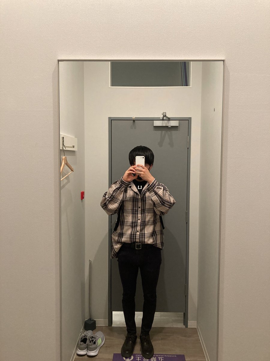 最近の自撮りはジムの鏡を見たら足がムチムチだった時のやつしかない