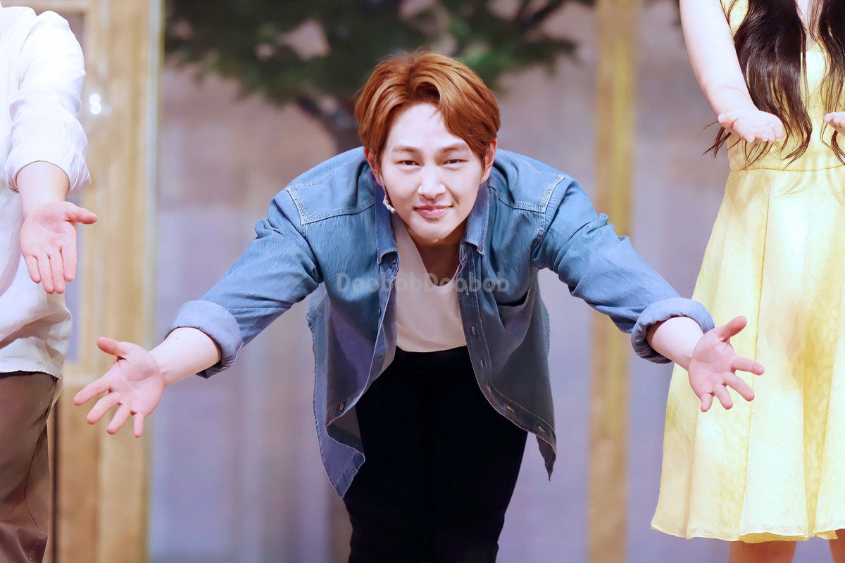 jumpingjinks's tweet photo. “A precious person
I will always shine for you 
So that your nights aren’t scary
I’ll always be by your side”
Thank you Jinki for sharing this time with us and for giving us #ONHARAM! Congratulations on your amazing stages and all the memorable performances and moments. 💙 https://t.co/3blZkXECgX