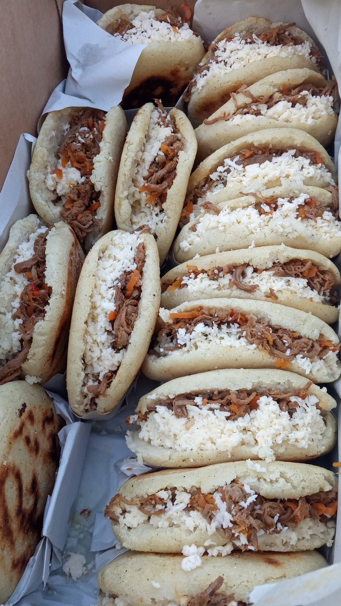 JeanCPirela's tweet photo. Vender #Arepas en un país donde no las conocen es un #Reto pero lo vemos como una gran #Oportunidad y así hemos visto y nos ha resultado excelente... No tengas miedo a #emprender https://t.co/74i83BNNRn