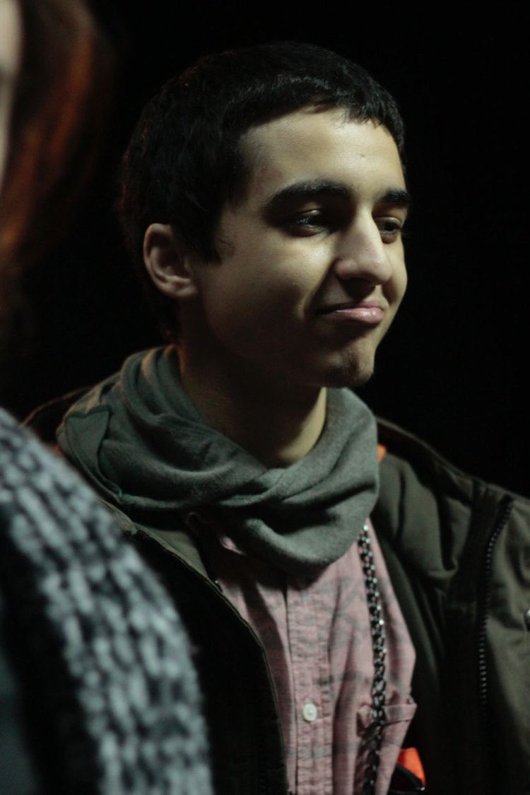 Brahim Saadoun a 21 ans. Étudiant marocain à Kyiv, il a rejoint la résistance ukrainienne. Capturé à Mariupol, il est condamné à mort avec deux camarades britanniques par les marionettes de Poutine en charge des territoires occupés. Mobilisons-nous pour qu’ils échappent à la mort