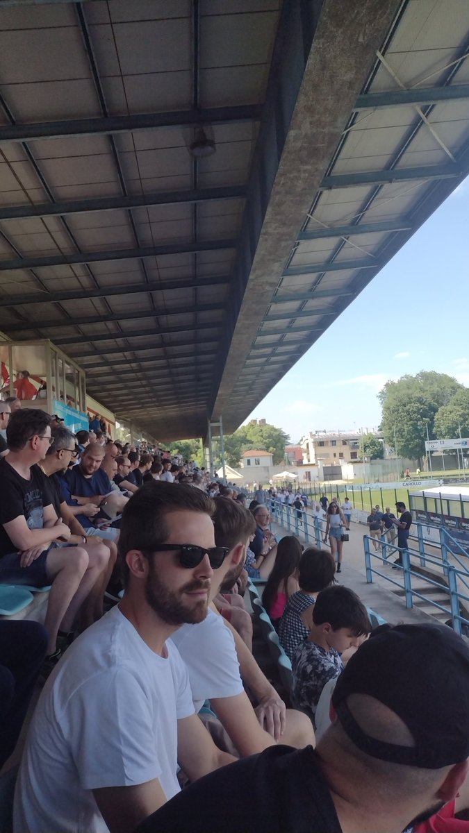 LineaLane's tweet photo. Oggi ci sentiamo molto @desti_paradiso e @NicKiappa, mentre attendiamo le squadre per  Giorgione vs. Montecchio andata della finale playoff di eccellenza veneto. Chi vince tra andata e ritorno va in Serie D. https://t.co/esZFvhb7of