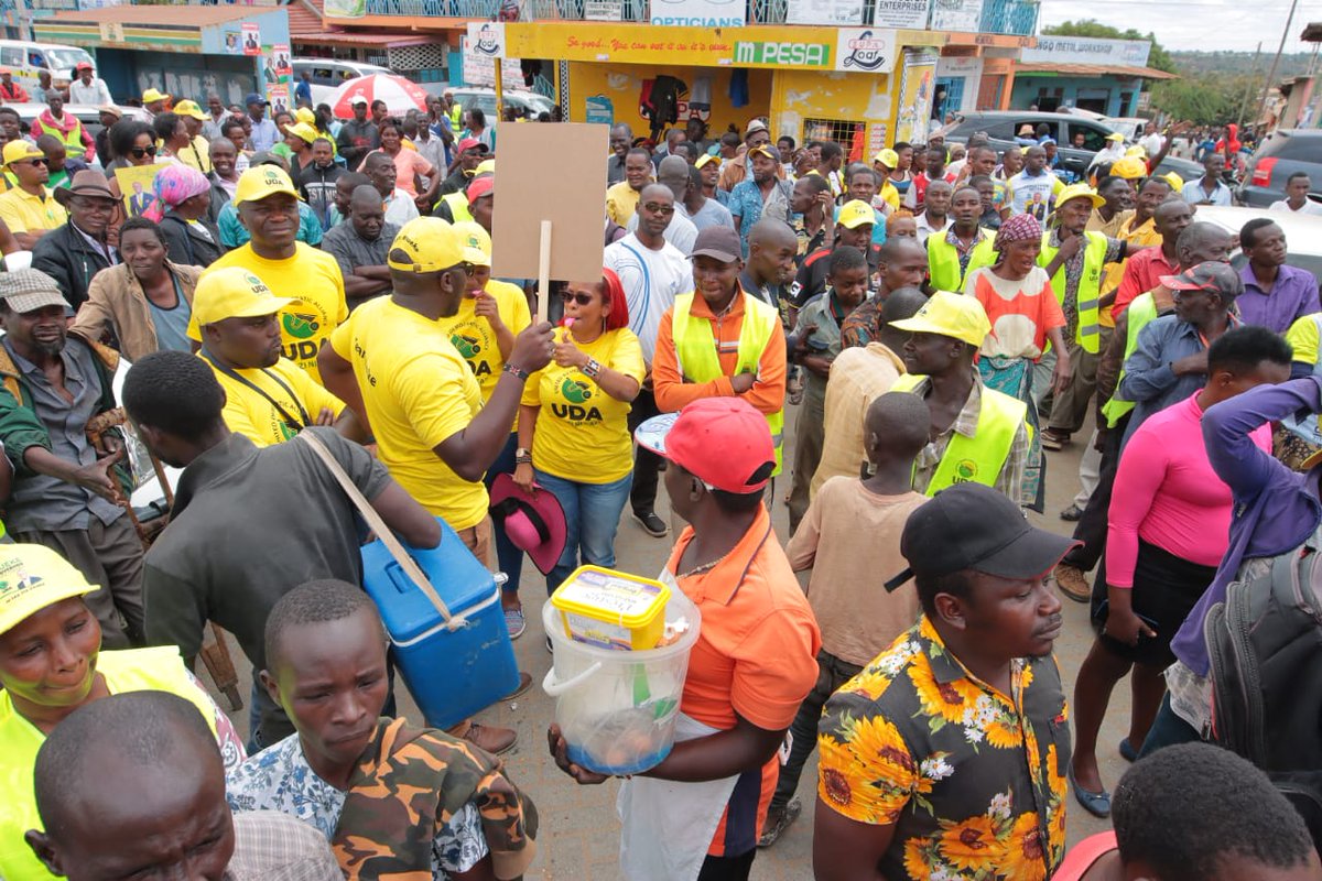 Sam_Lulli's tweet photo. Team Mueke engaging traders and residents of Mwingi town before the arrival of the governor! #KituiHasDecided https://t.co/as8NqwdEu2