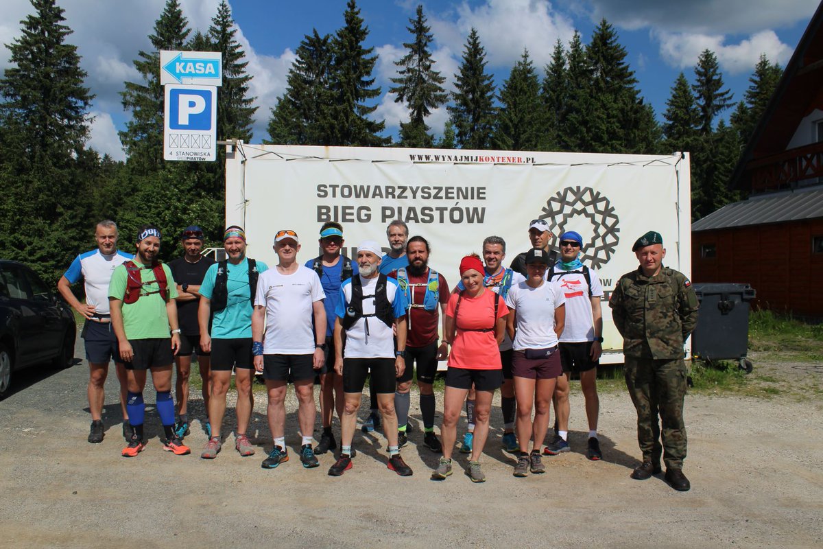 BiegPiastow's tweet photo. Biegowa #niedziela w Jakuszycach - rekonesans trasy naszego półmaratonu. Kapitalna załoga, świetna atmosfera. #runandfun #halfmarathon #bieggórski https://t.co/S9O6OejwXZ