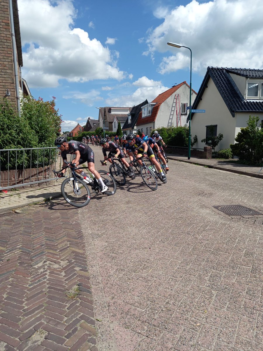 fcacyclingteam's tweet photo. @joostaelmans &amp; @DikSchrijft behalen mooie top tie plaats in criterium van Baarn: https://t.co/Elx1OcUfyV https://t.co/74r3F7Ddr6