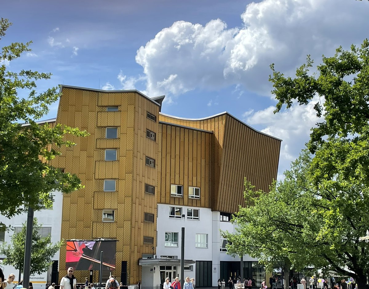 JuttaS1961's tweet photo. Tag der offenen TΓΌr in der Philharmonie Berlin #PhilOpenDay
@BerlinPhil https://t.co/uRagY9HDjK