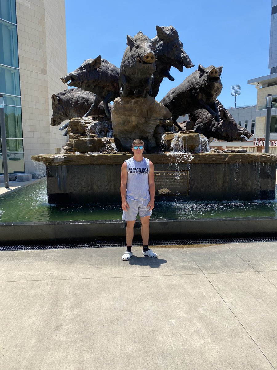 SederLuke's tweet photo. Had a great time at the @RazorbackFB camp today! Thank you @kendalbriles for the invite. https://t.co/YlqftiVH7d