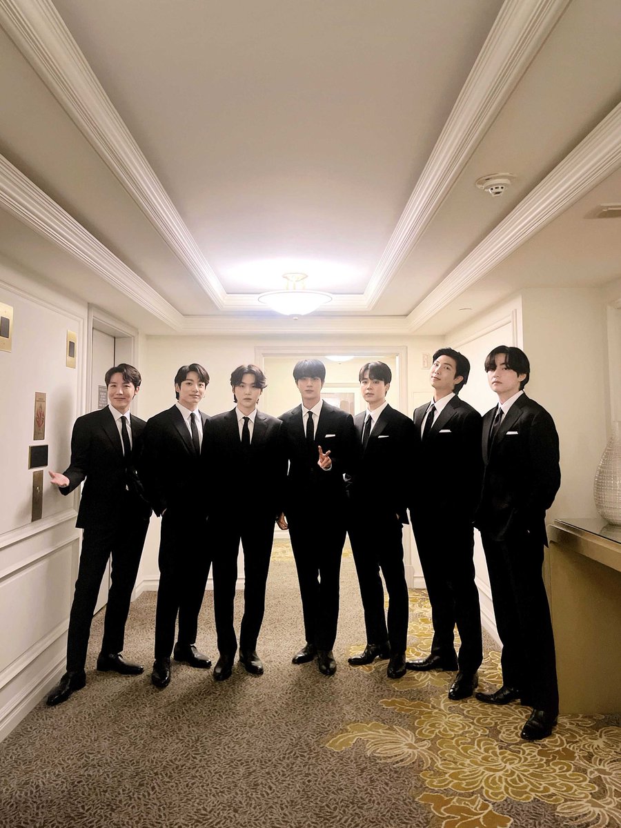 Hobibutterfly_'s tweet photo. Si realmente bts es solo una etapa; estoy segura qué es la mejor etapa de mi vida en cuál prendí sobre el amor propio, se convirtió en mi lugar seguro, mi refugio, mi consuelo. Se convirtió en un amor tan bonito, tan puro. Sí en esta vida los elegí seguir en mi otra vida+ https://t.co/2H5eFrH9Yk