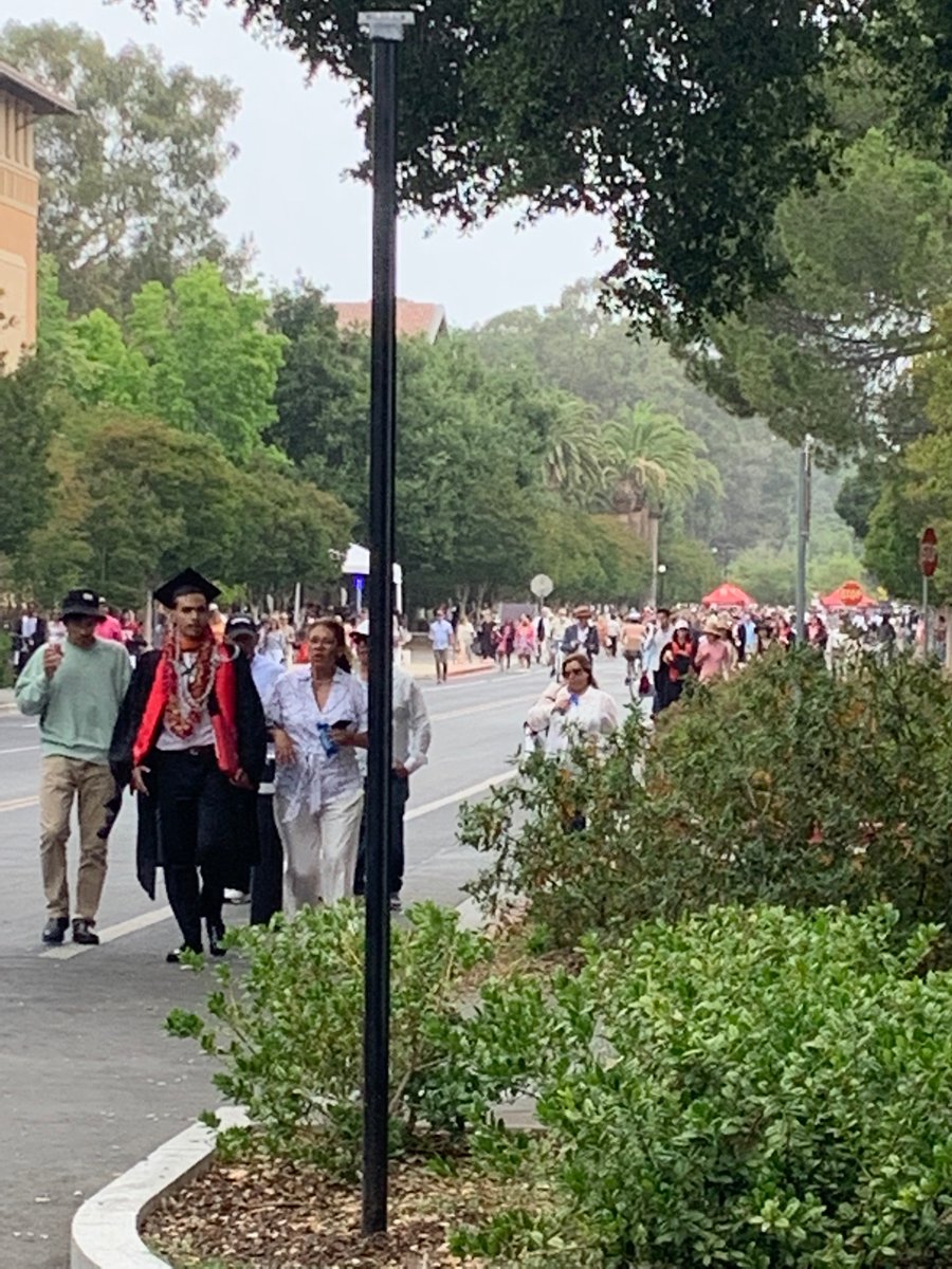 shuchig's tweet photo. Good to be back in the old stomping grounds on this special day. @Stanford @StanfordEd #commencement #stanfordgraduation #Stanford2022 https://t.co/jQ89fklhpb