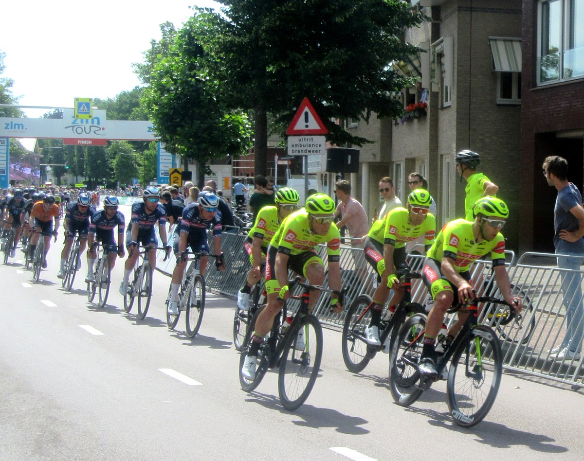 MrBobPowers's tweet photo. 5th & last stage ZLM TOUR..
Rijsbergen, NL
Stage & race winner: Olav Kooij
#racing #roadracing #stageraces #bike #bicycles #ZLMTour #Rijsbergen #Brabant #TheNetherlands
#beer #icecream #event #ttot #trlt https://t.co/ElJXH2qJ5q