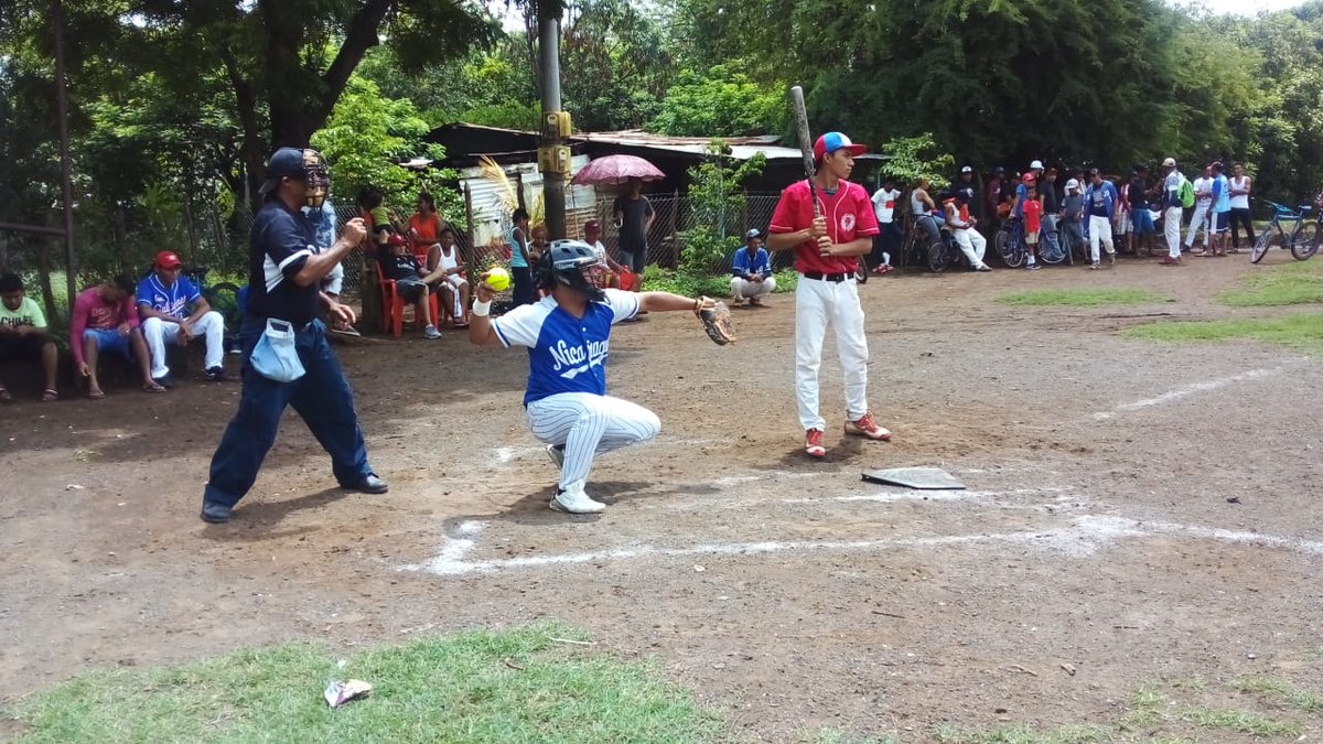 Alegre actividad deportiva de softbol en la Comunidad de San Juan la Plywood #Tipitapa llevando esparcimiento a las familias #4319FuerzaDeVictorias #Nicaragua #12Junio