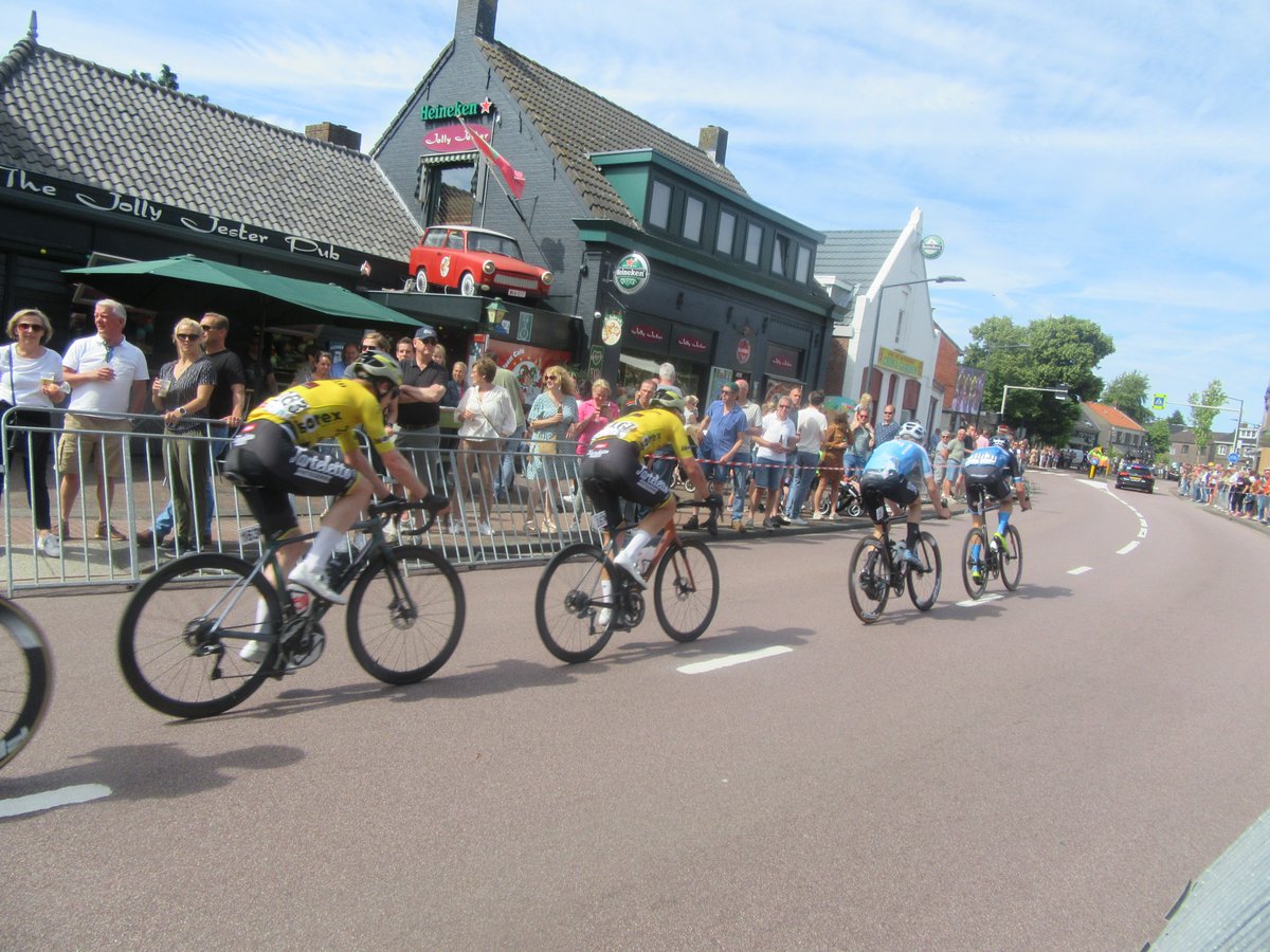 MrBobPowers's tweet photo. 5th & last stage ZLM TOUR..
Rijsbergen, NL
Stage & race winner: Olav Kooij
#racing #roadracing #stageraces #bike #bicycles #ZLMTour #Rijsbergen #Brabant #TheNetherlands
#beer #icecream #event #ttot #trlt https://t.co/ElJXH2qJ5q