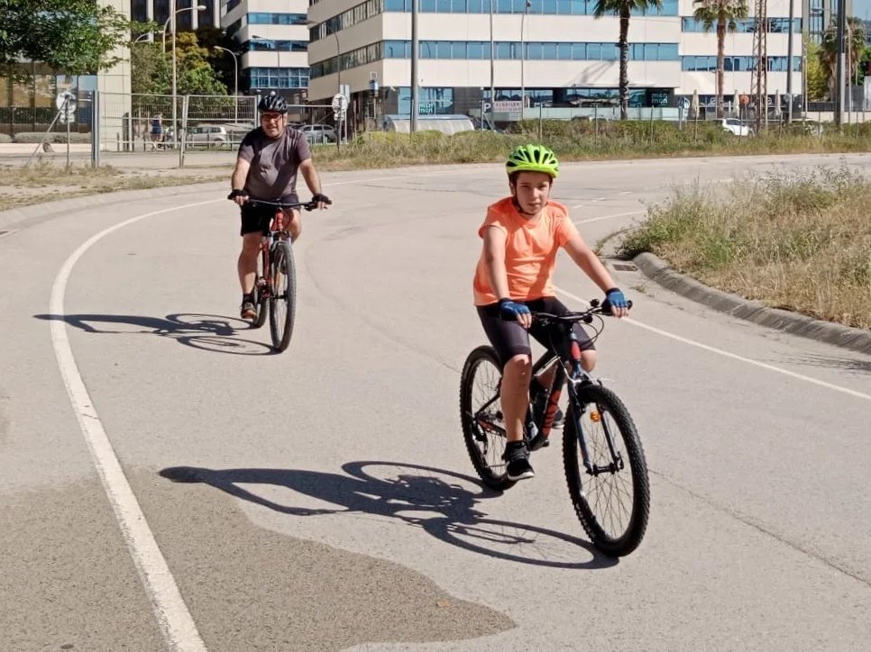 Ha estat un gust retrobar-nos amb les famílies d'<a href="/AprenemAutisme/">Aprenem Autisme</a> per compartir una estona de bicicleta, fer intercanvi de reconeixements, amb alguns presents i poder gaudir d'un refrigeri final, tot conversant distesament.
#AprenemBici #AccioSocialCCSJD #PolitiquesSocialsSJD
