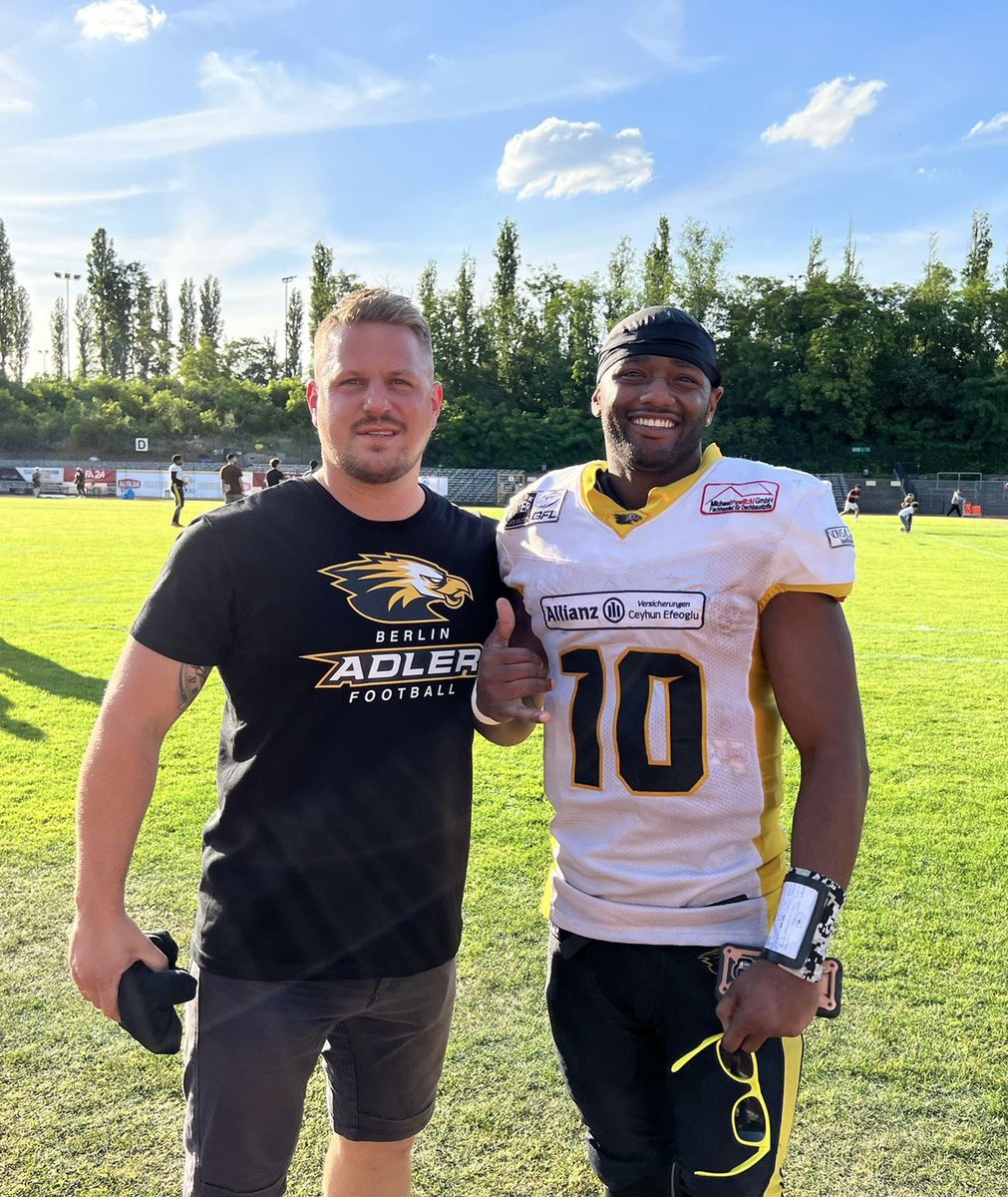PatsTrashtalk's tweet photo. Geiler Tag - Geiles Spiel!
Die #BerlinAdler haben es im #GFL Spiel gegen die #DresdenMonarchs nochmal spannend gemacht!

#ranNFL #BerlinerFootball @RomanMotzkus @NFLdeutsch #GoAdler @PatrickDonahue6 https://t.co/RRFFw3I1wz