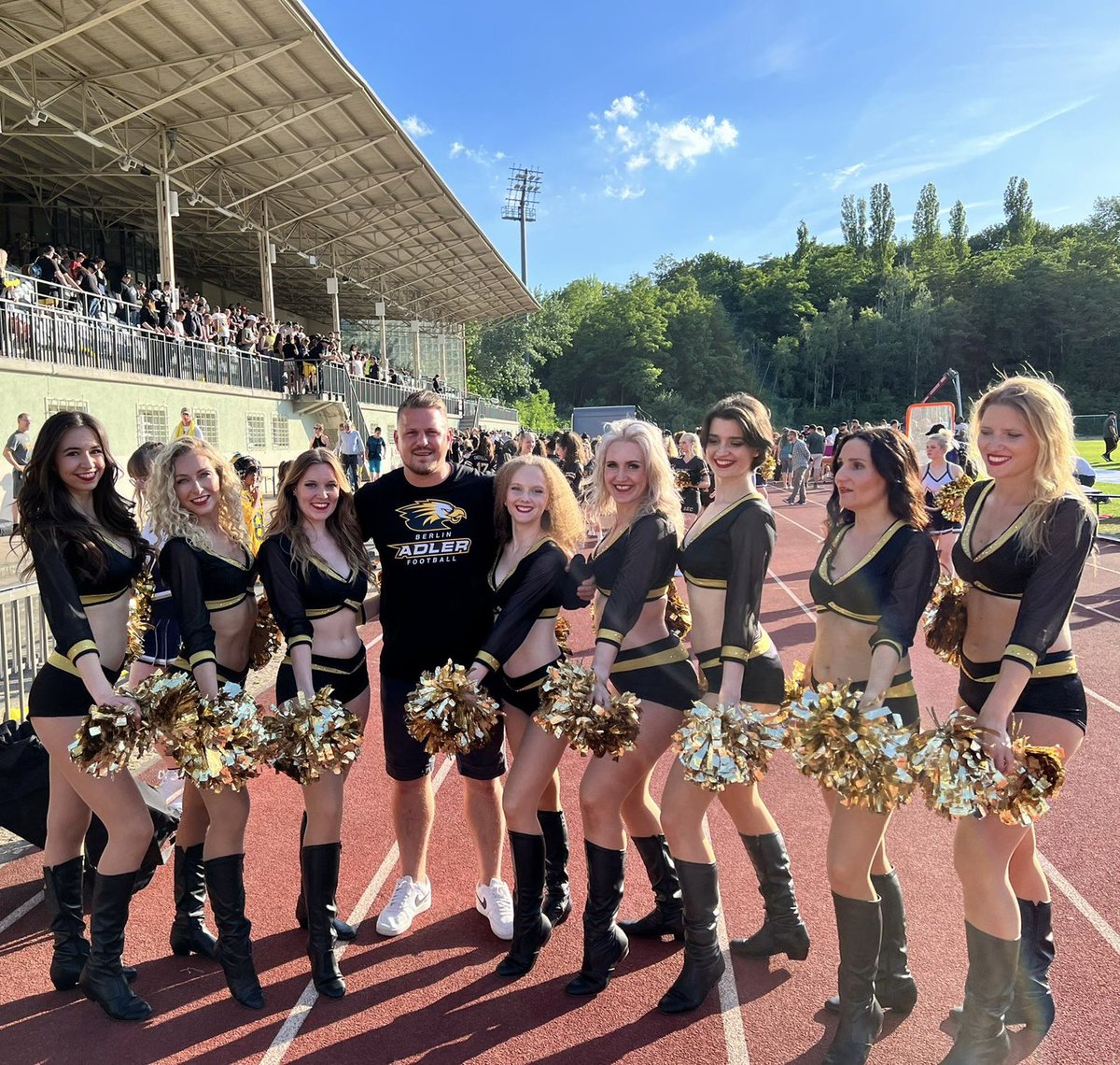 PatsTrashtalk's tweet photo. Geiler Tag - Geiles Spiel!
Die #BerlinAdler haben es im #GFL Spiel gegen die #DresdenMonarchs nochmal spannend gemacht!

#ranNFL #BerlinerFootball @RomanMotzkus @NFLdeutsch #GoAdler @PatrickDonahue6 https://t.co/RRFFw3I1wz