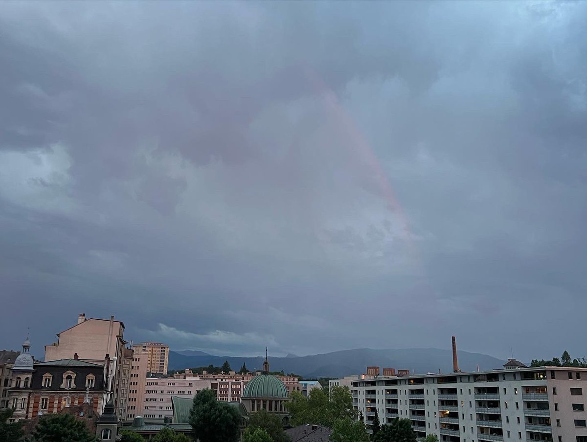 shloobee's tweet photo. Almost bow… #Rainbow #Rain #StormBrewing #PreAlpes #Fribourg #FribourgRegion #Switzerland #Weather https://t.co/giWZcWGU3T