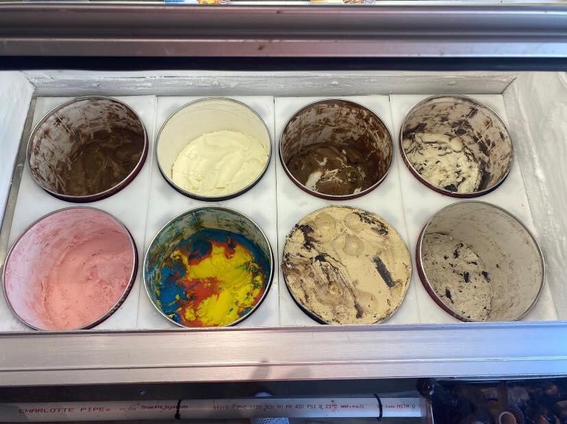 Generoasta's tweet image. We are now open Sunday-Wednesday until 8:00pm &amp;amp; Thursday-Saturday until 10:00pm
Come out and try one of our current 16 flavors in a cup, cone or shake! 🍦🧋🍨 #generoasta #icecream