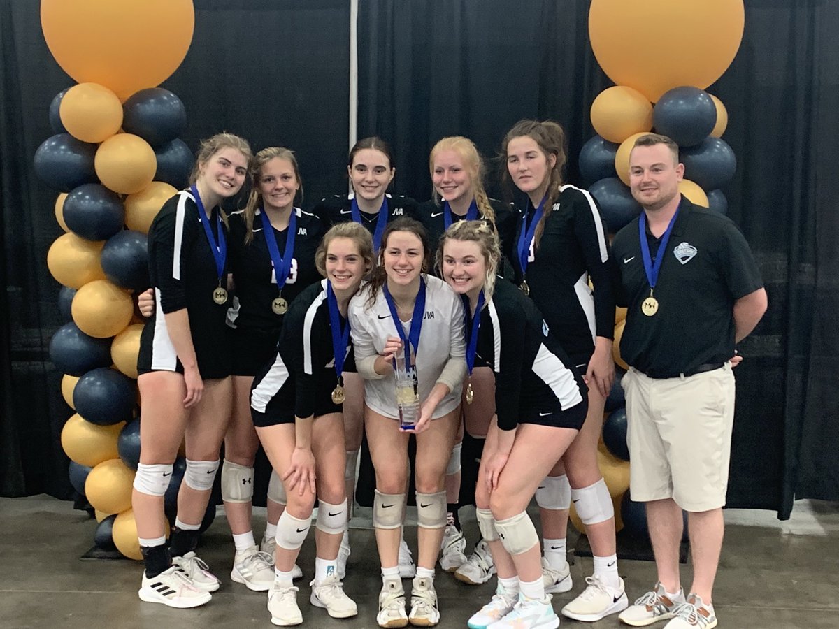 16U Thunder came to represent at the Adidas Midwest Championships bringing home the 16U Premier Gold Championship. 🌩🏆🥇💪🏻🏐 #esvbcstrong #refn
