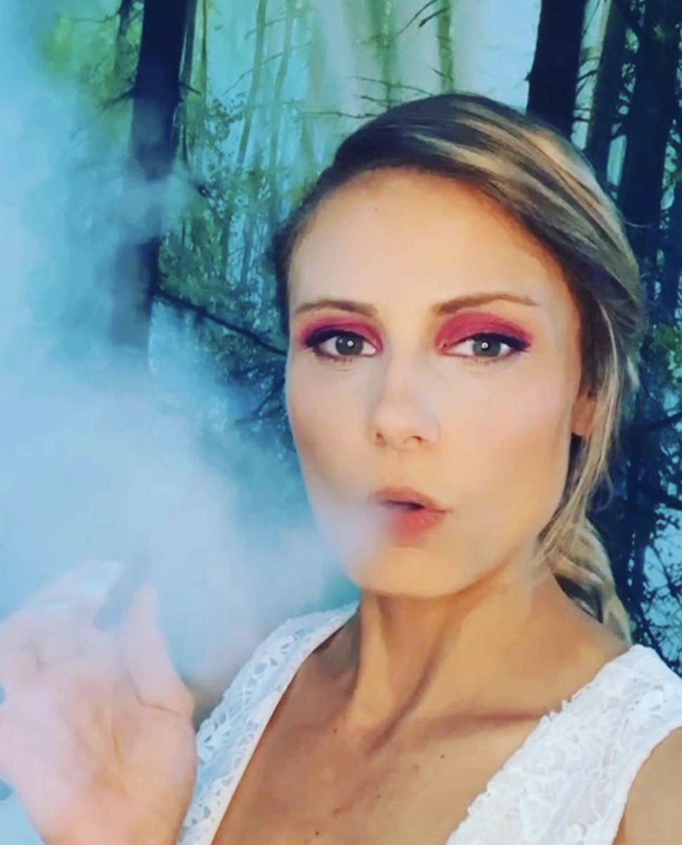Baked_Breee_710's tweet photo. It was love at the first PUFF 💨 by @astroeightbrand D8 cart. It is Black Mamba Strain, which has become my go to when I g
I find it is the perfect balance. 👌

#chronicpainwarrior #bipolarbree1 #mentalhealthadovcate #SmallBusinessowner https://t.co/U4wd7xUHP1