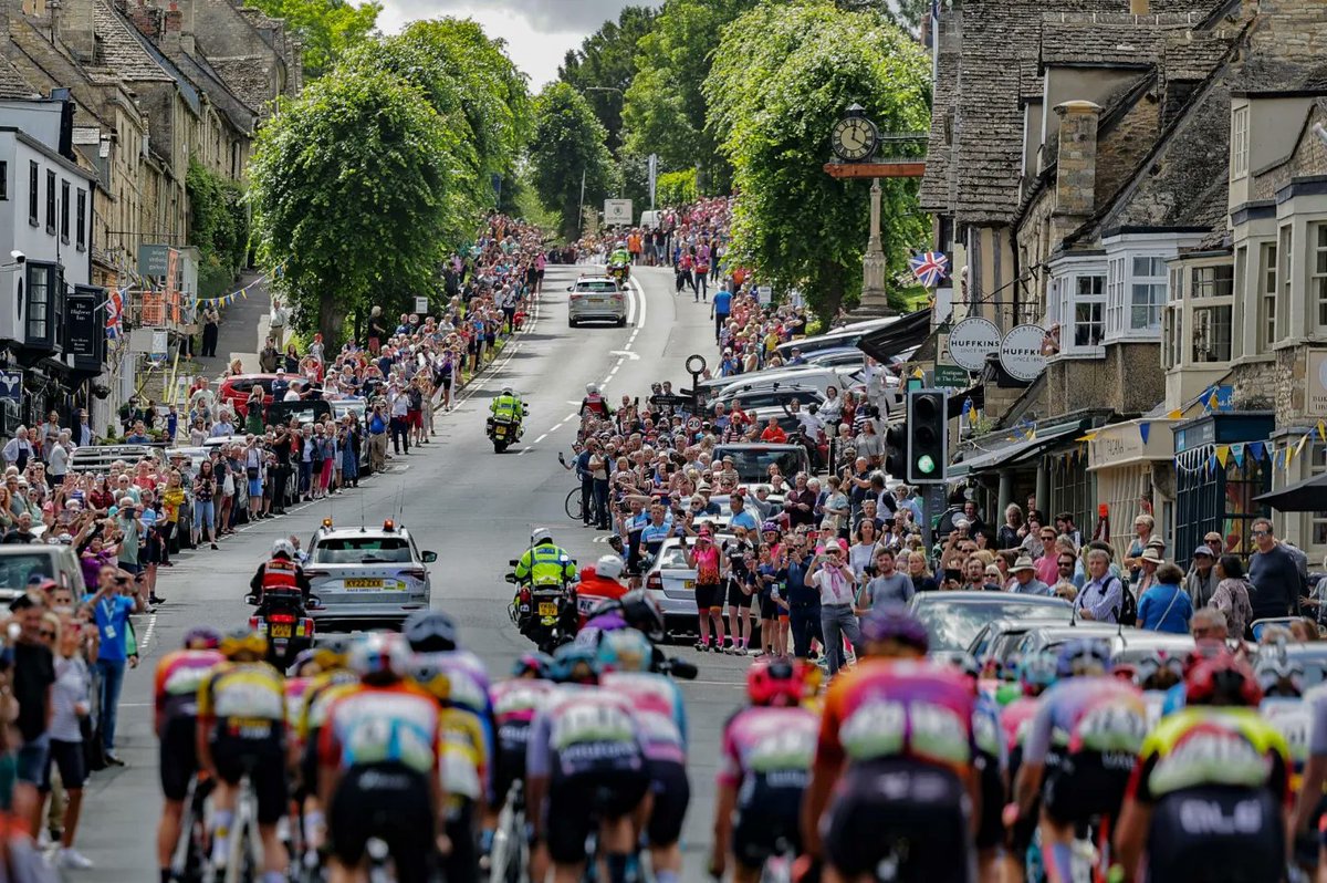Women's cycling is where it's at! 🇬🇧 <a href="/thewomenstour/">The Women's Tour</a> #womenstour 📸Cor Vos