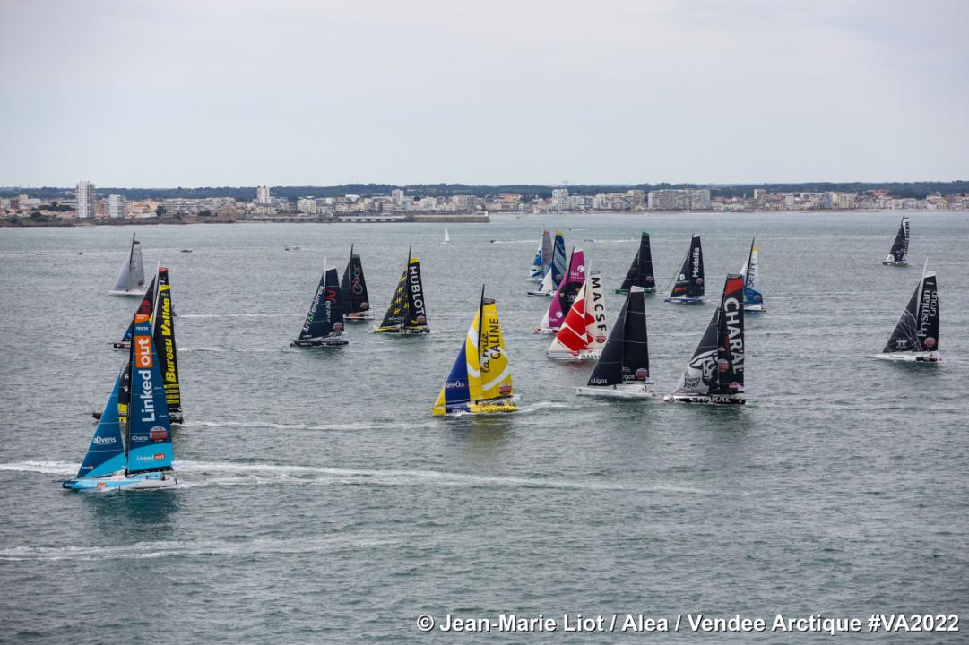 ⛵️ #Vela #Sailing  Buen comienzo de la Vendée Arctique Les Sables d’Olonne  thornado.es/buen-comienzo-…