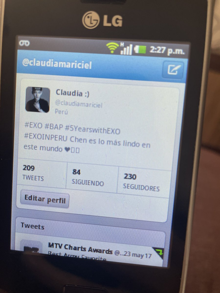 dearchen_cbx's tweet photo. Encontré mi celular antiguo y mi Twitter se quedó como la última vez que lo abrí ahí 🥺 no supero el #5YearswithEXO y que ahora ya tengamos 10 años 😭🥰 https://t.co/Q0rFAsggJF