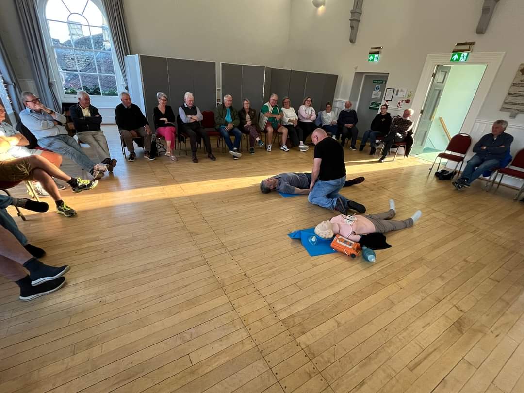 comheartbeat's tweet photo. Corsham Bowls Club have just had a huge refresher community defib awareness session held at the Town Hall and supported by the Town Council. Great to see so many in attendance. โค๏ธ
#corsham @CorshamTC #defibawareness #training #defibs #defib #communitydefibproject #minutesmatter https://t.co/lzwCJV95Kn