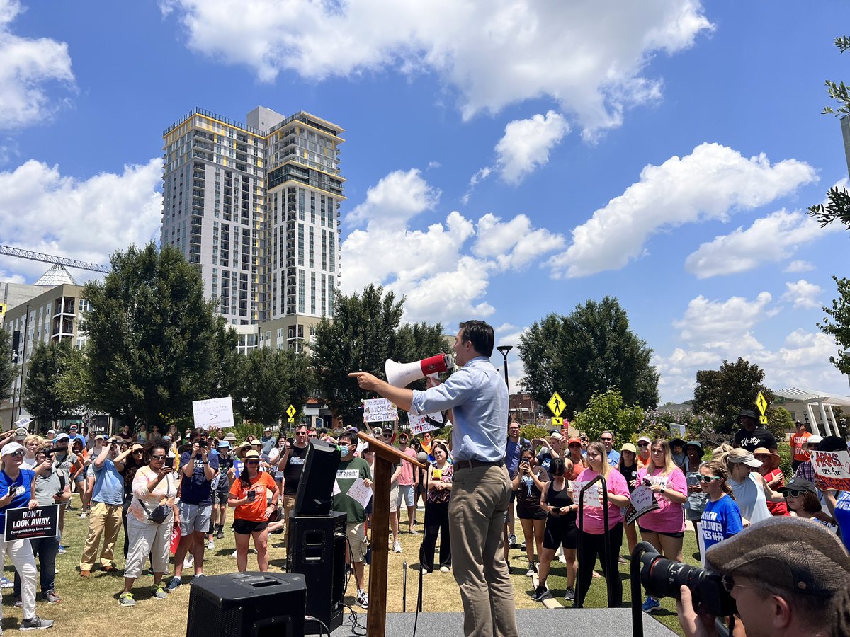 funkarooz's tweet photo. at my graduation yesterday,
i wore awareness ribbons for both mental health &amp; gun violence awareness. i wore them like my heart on my sleeve.

today, i marched at my local city’s MFOL event. if this occurred yesterday, i would’ve marched in my cap and gown.

this is important. https://t.co/5mkTNaha2J