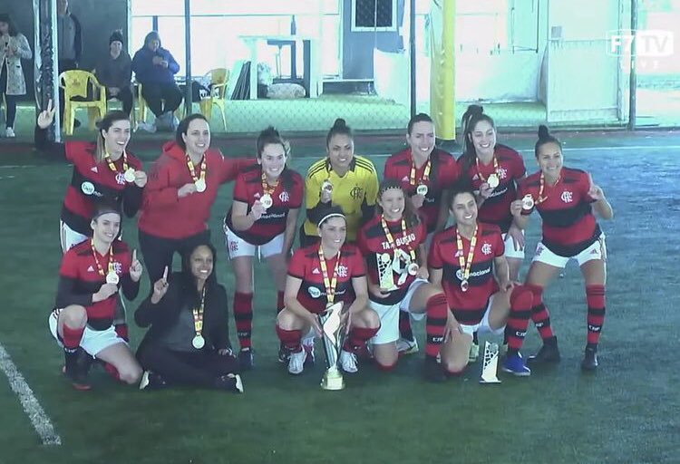 Flafut7's tweet photo. Não deu outra!!! É CAMPEÃO!!!! Parabéns meninas! https://t.co/cxElMoPotP