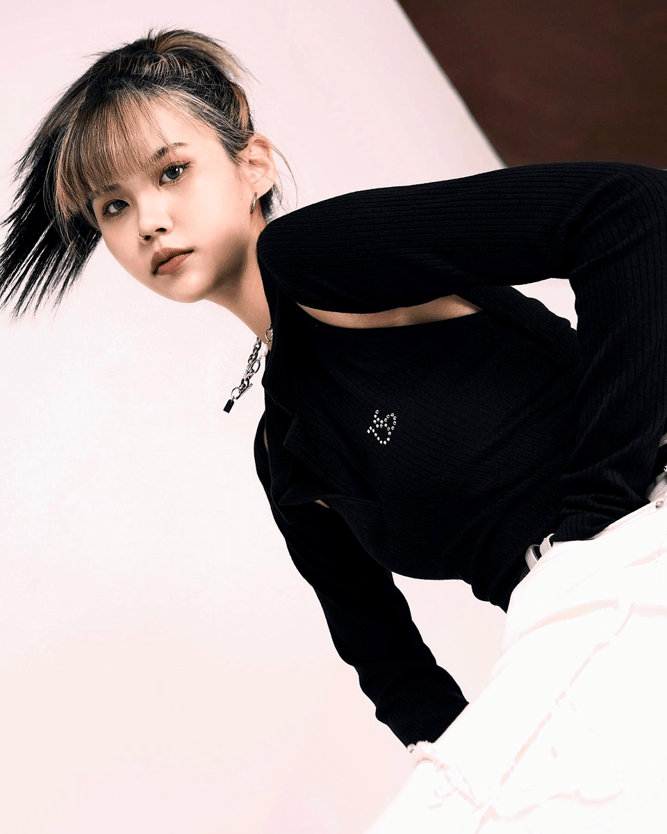 GimbapBlog2's tweet image. #FridaAnne va faire son premier comeback avec son second single #BubbleLove, le 19 juin. Découvrez les premières photos teasers pour son comeback.