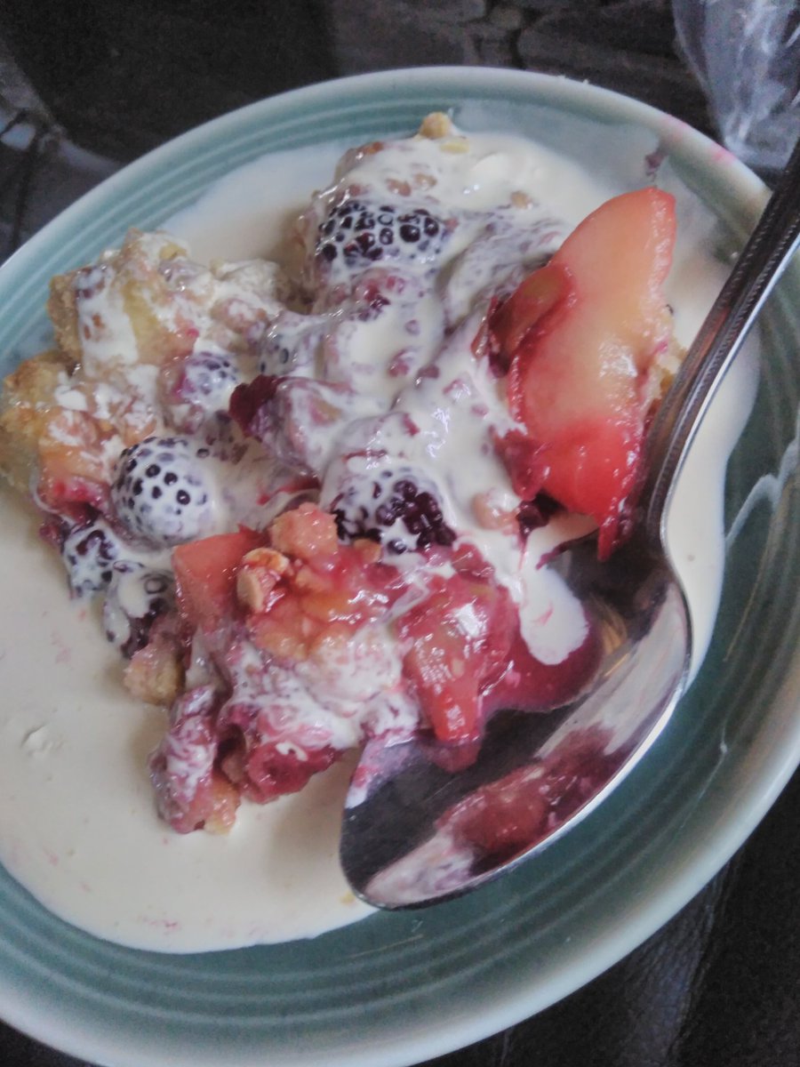 rogerdrags's tweet photo. Apple, Raspberry and Rhubarb Crumble, just made by Chef Ruby. The rhubarb is fresh from our garden, the raspberries are ours, picked and frozen last autumn, the apples were purchased today #chefruby #fiercefood #baking https://t.co/jYtHsBR6gj
