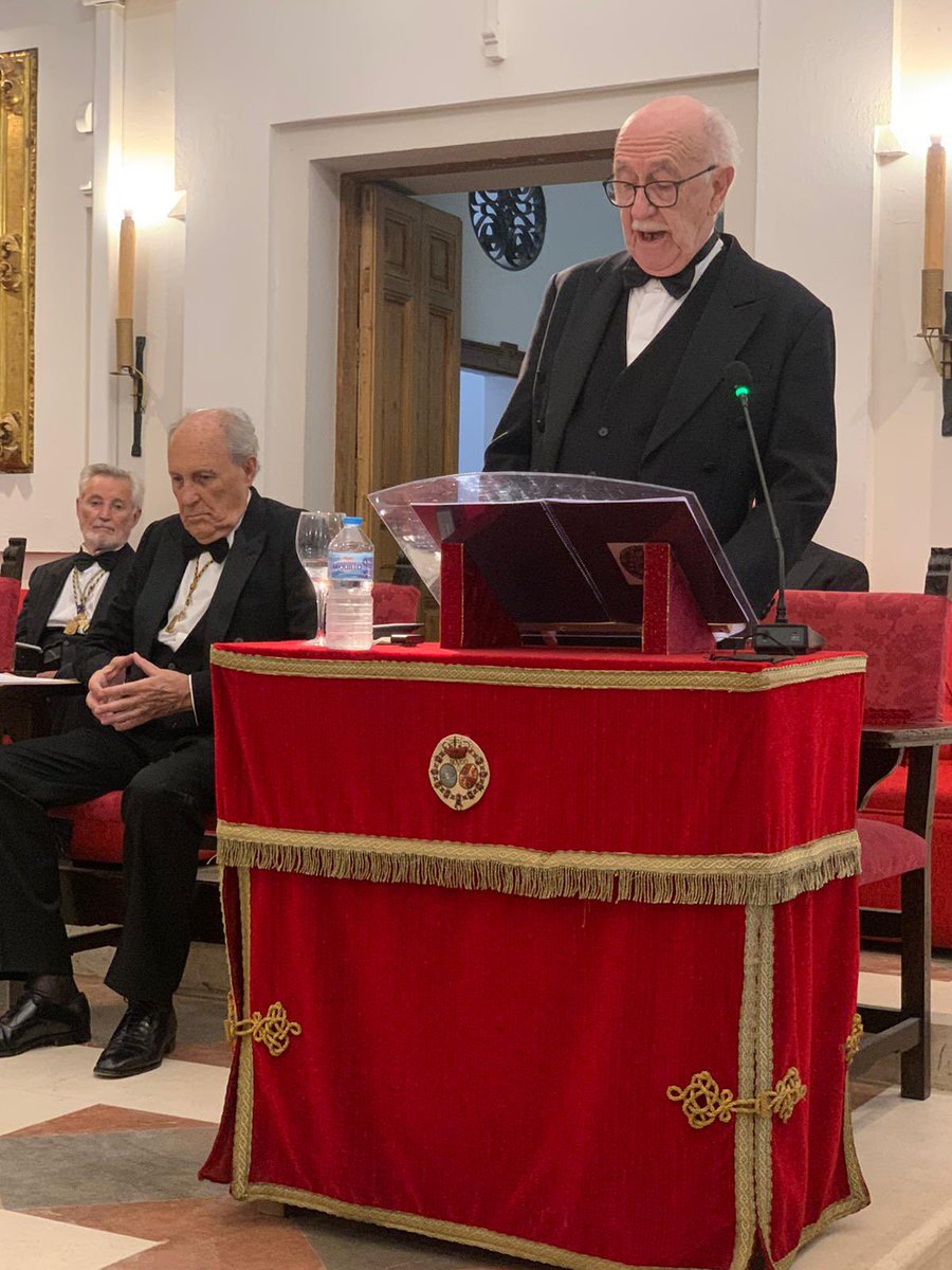 ManuelPera11's tweet photo. Cristóbal Pera, a sus 94 años, ha ingresado como #académicodehonor  de la Real Academia de Medicina y Cirugia de Sevilla. Gran reconocimiento a su excepcional trayectoria académica. @hospitalclinic @CampusClinicUB @aecirujanos https://t.co/aFMZIxZjCv