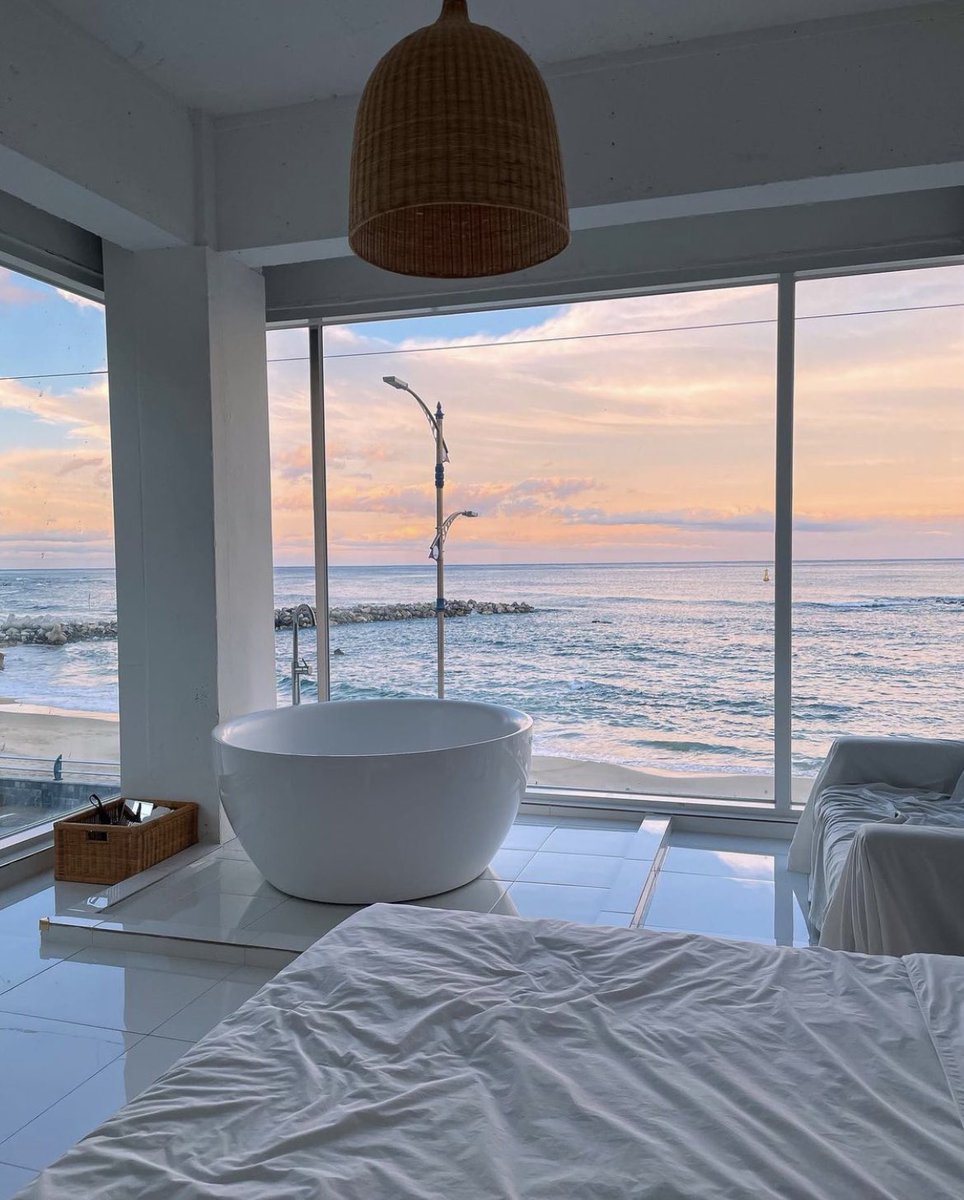 tmbIrpics's tweet photo. Morning view                   Afternoon view https://t.co/R9kpcDqRwx