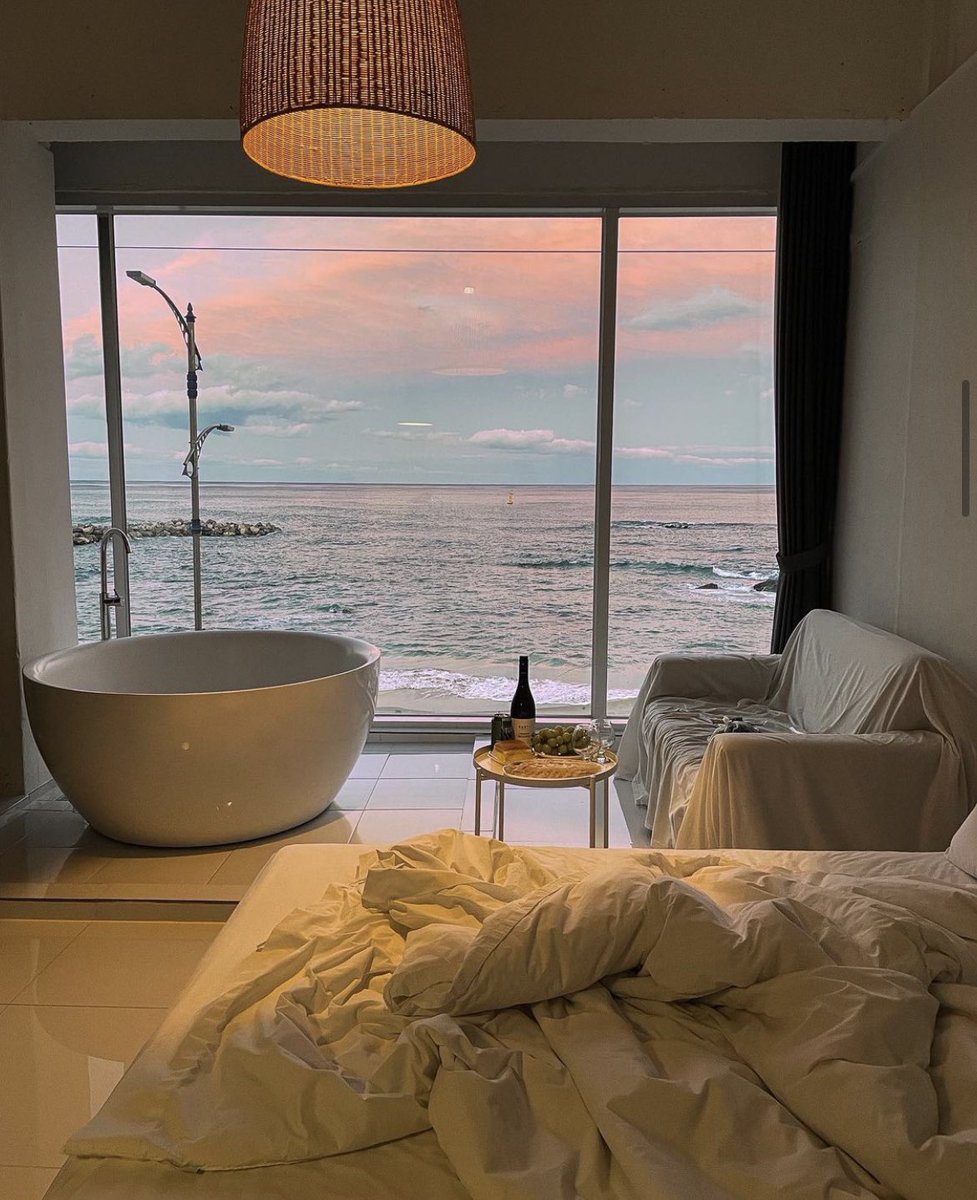 tmbIrpics's tweet photo. Morning view                   Afternoon view https://t.co/R9kpcDqRwx