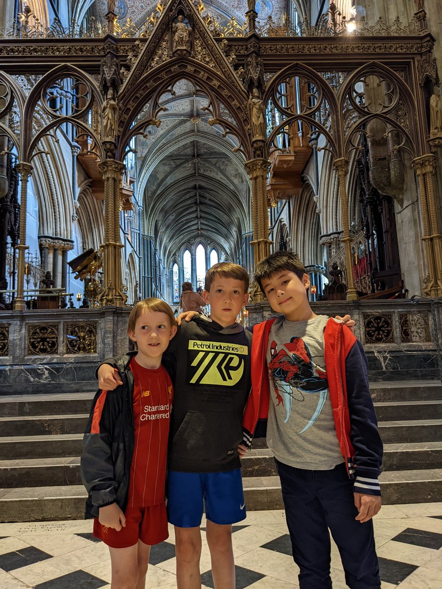 TDMHouseParents's tweet photo. The younger boarders and Mr G thoroughly enjoyed a tour of Worcester. #cathedral #tdm #boardingrocks https://t.co/DRRM9Ysrhy