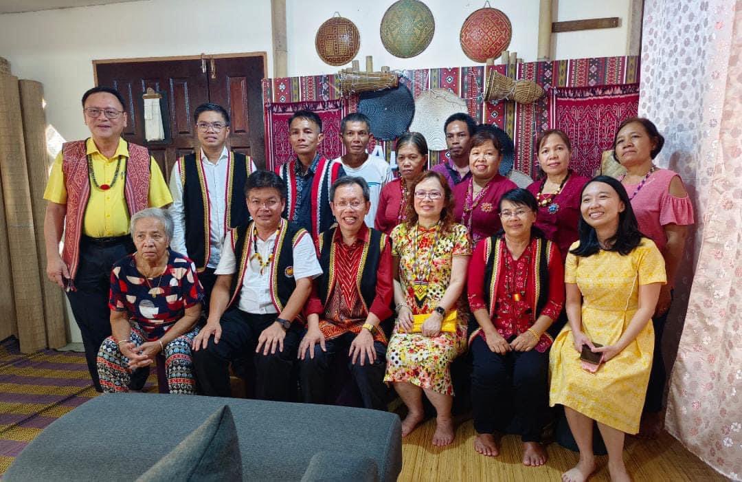 simkuihian's tweet photo. #Gawai visit to YB Billy Sujang and Pol Sec Niponi Undek in N1 Opar (one end to another, 2 hrs by road).
#Slamat Anu Gawai
Tara Tara Tara #OooooHA
Skhπ https://t.co/k6S8VSwb9k