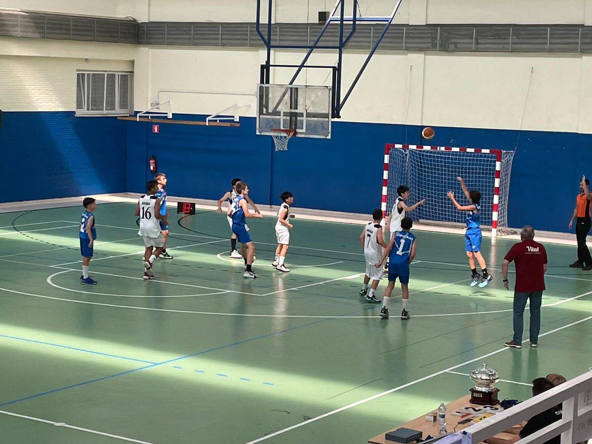 fgbaloncesto's tweet photo. #EUSKNAF21 #miniGasteiz #Mutilak
🏆 Finala
@Basketaraba 8️⃣4️⃣
@fgbaloncesto 7️⃣7️⃣
👏🏽👏🏽👏🏽 equipo. Muy orgullosos de vuestro torneo🥈
#SaskiGipuzkoa🏀 https://t.co/fXlewDst5V