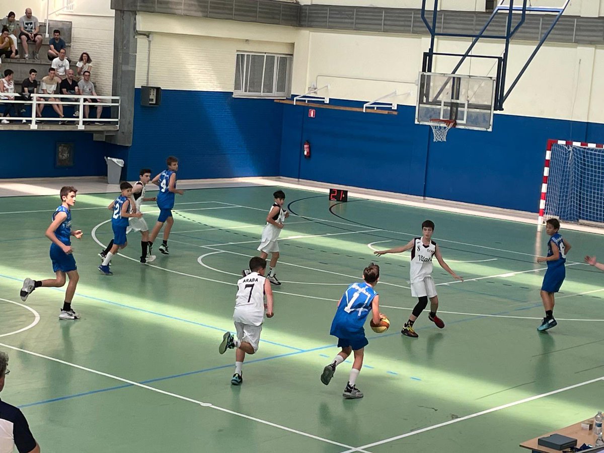fgbaloncesto's tweet photo. #EUSKNAF21 #miniGasteiz #Mutilak
🏆 Finala
@Basketaraba 8️⃣4️⃣
@fgbaloncesto 7️⃣7️⃣
👏🏽👏🏽👏🏽 equipo. Muy orgullosos de vuestro torneo🥈
#SaskiGipuzkoa🏀 https://t.co/fXlewDst5V