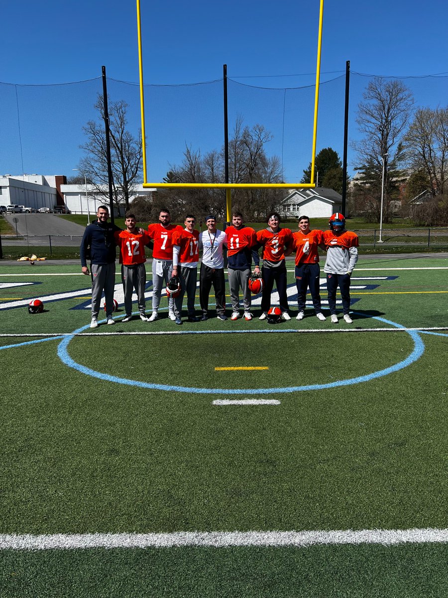 CoachGerbino's tweet image. Extremely lucky to work with the young men we have in the QB room @Utica_Football ‼️

@BBelott @braedenz7 @_samflorio @sonny_badyna @NAmandola @joeyfortunato17 @TommyZiskin 🎯

Thank you @CollegePrepFBC1 for organizing such a great event 🏈