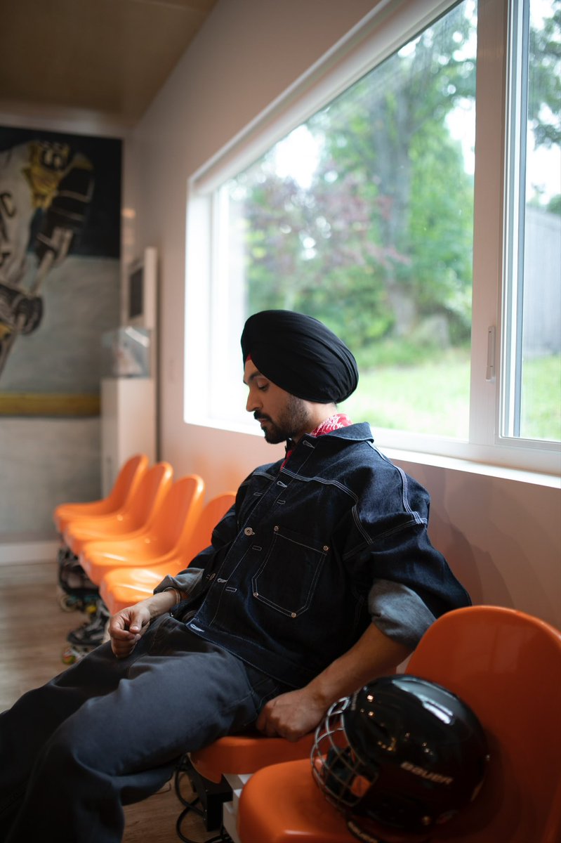 diljitdosanjh's tweet photo. 🧡🖤 ਕੀ ਪੁੱਛਦੇ ਓ ਹਾਲ ਫ਼ਕੀਰਾਂ ਦਾ.. ਸਾਡਾ ਨਦੀਓਂ ਵਿੱਛੜੇ ਨੀਰਾਂ ਦਾ https://t.co/VqNpSQucHf