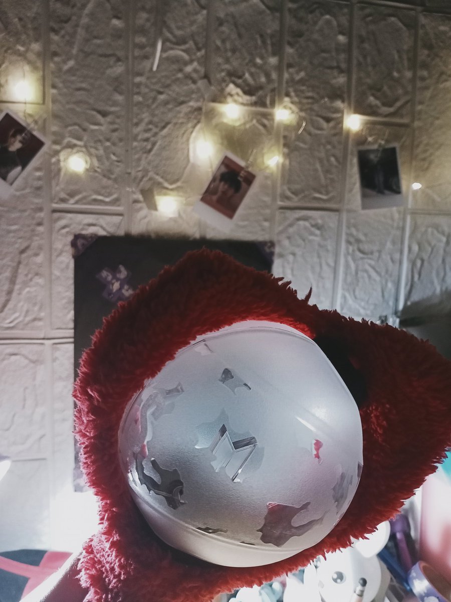 vitamin_kei's tweet photo. Thank you for saving me, Bangtan ☾︎♡︎☽︎ ft. Kei and Taehyun with a small and huge V pic at the back : > ❦︎ #BTS #BTS9thAnniversary #9thGalaxyWithBTS #9thAnniversary #9thAnniversaryBTS #PH_ARMY https://t.co/cLnwhteeua